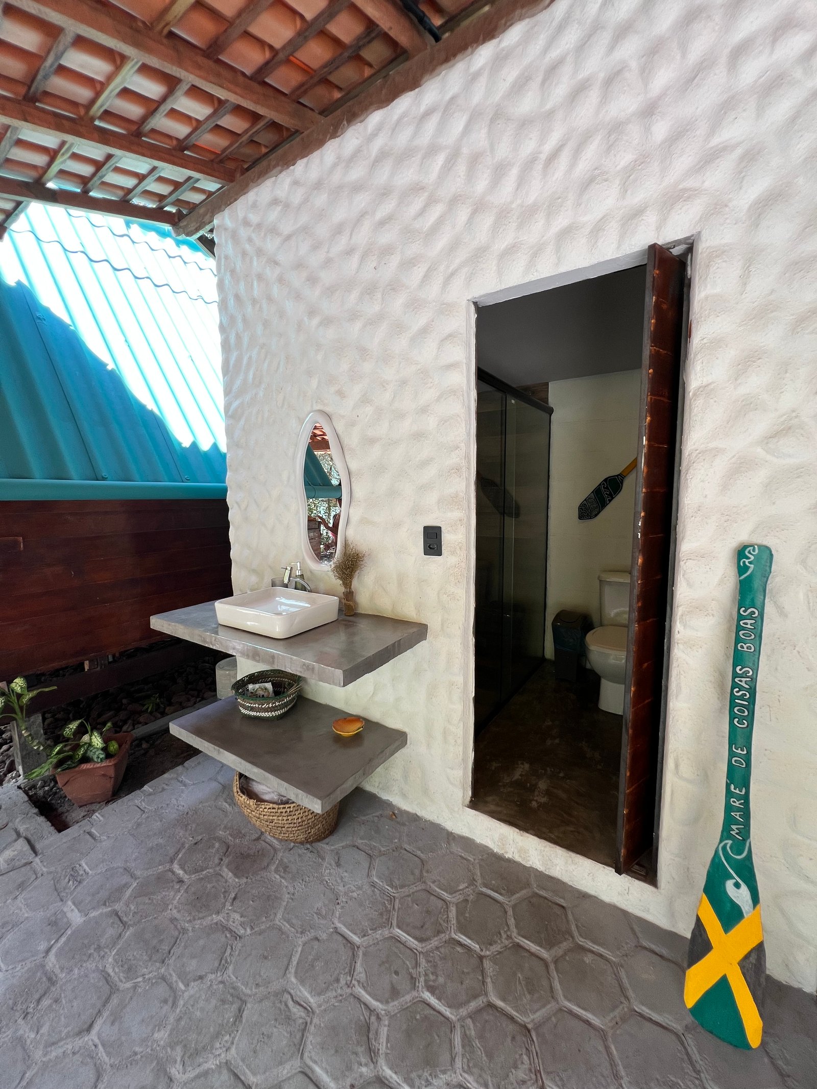 Banheiro compartilhado do Chalé Bem-te-vi
